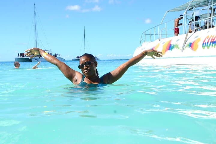 Saona Island Paradise Tour Catamaran, Natural Pool and Lunch