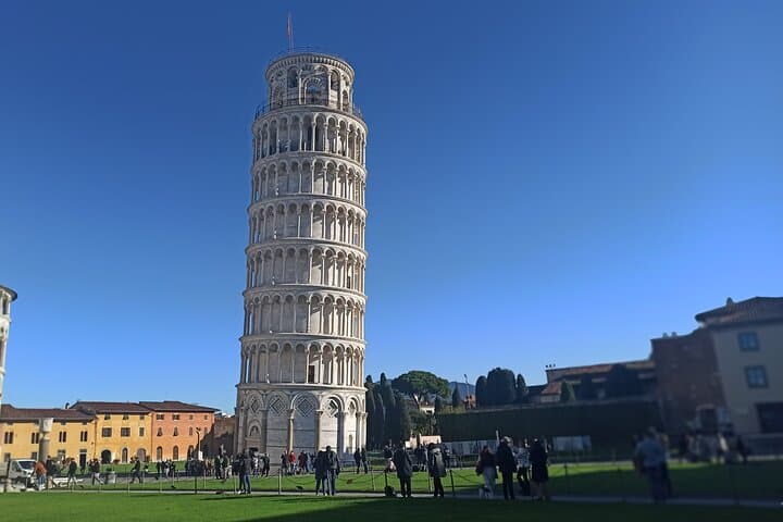 Visit Pisa, Volterra and Chianti with lunch & wine tasting