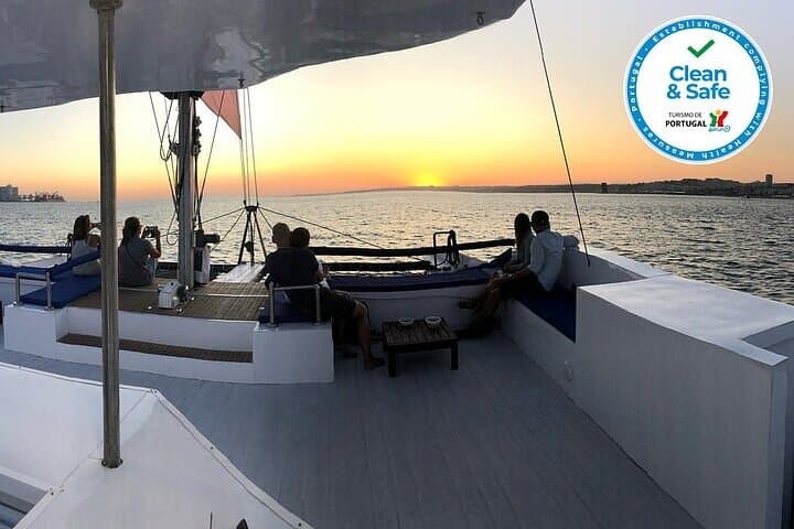 2H Private Sailing Catamaran "Vertigo" Tour in Lisbon up to 18pax