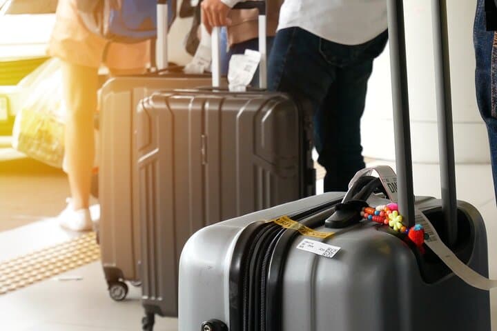 Airport transfer to Lisbon (metropolitan area).