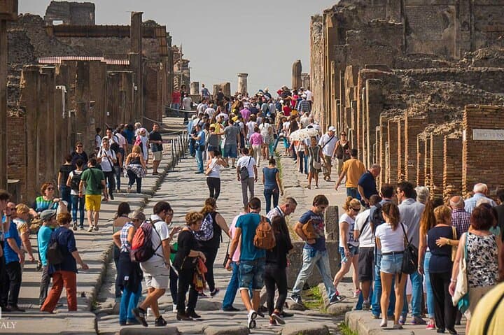 2 Hour Private Walking Tour with Certified Guide in Pompeii