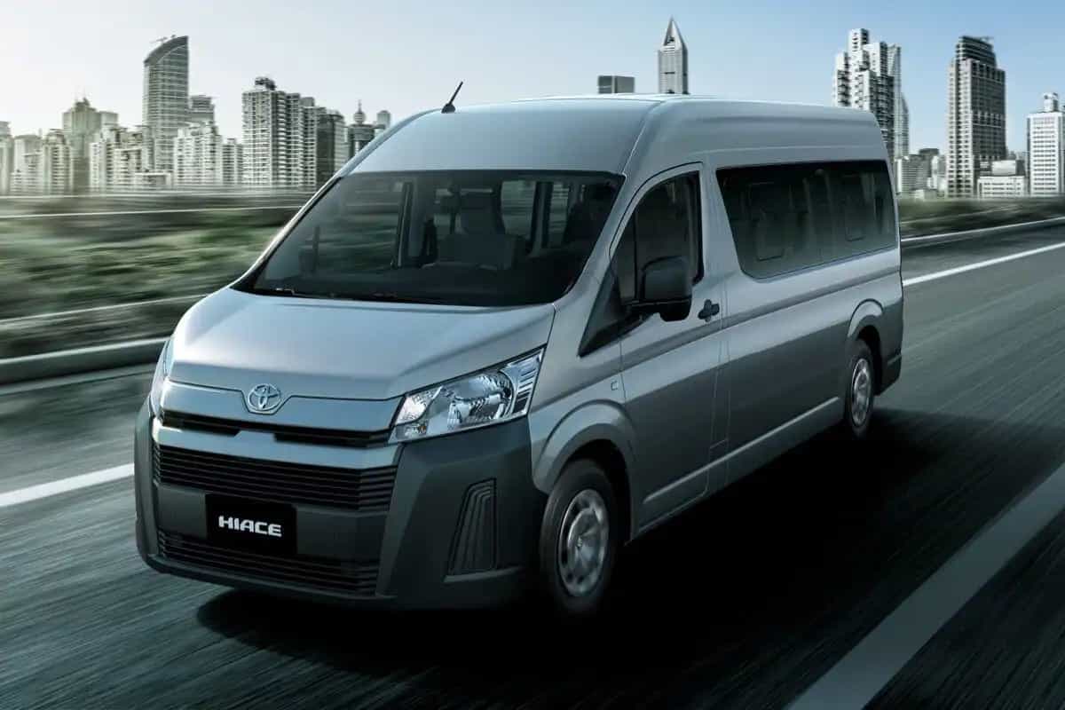 Private transfers for medium groups in the UAE for 7 to 12 passengers