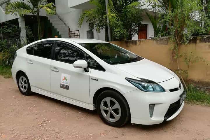 Udawalawe City to Colombo (CMB) Airport Private Transfer