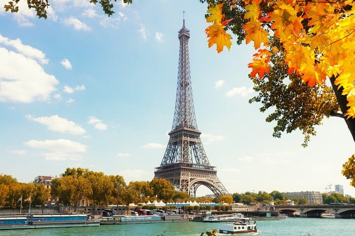 Private transfer from Bruges to Paris, 2h Stop in Amiens