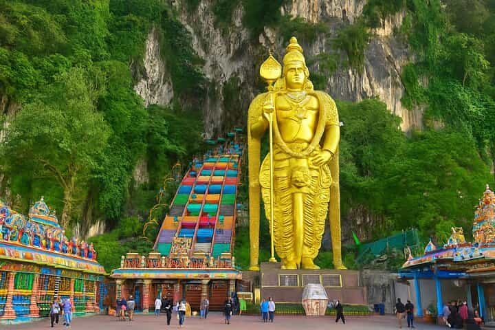 Kuala Lumpur City Tour with Petronas Twin Towers & Batu Caves