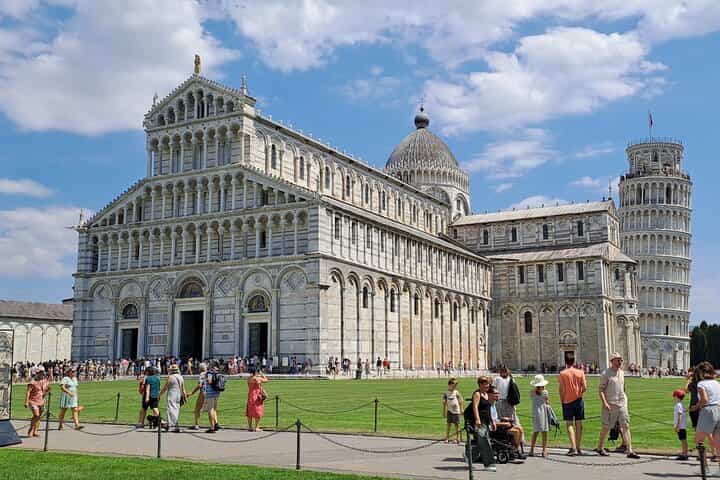 Pisa's Leaning Tower Climbing, Cathedral, Cemetery and Baptistery guided visit