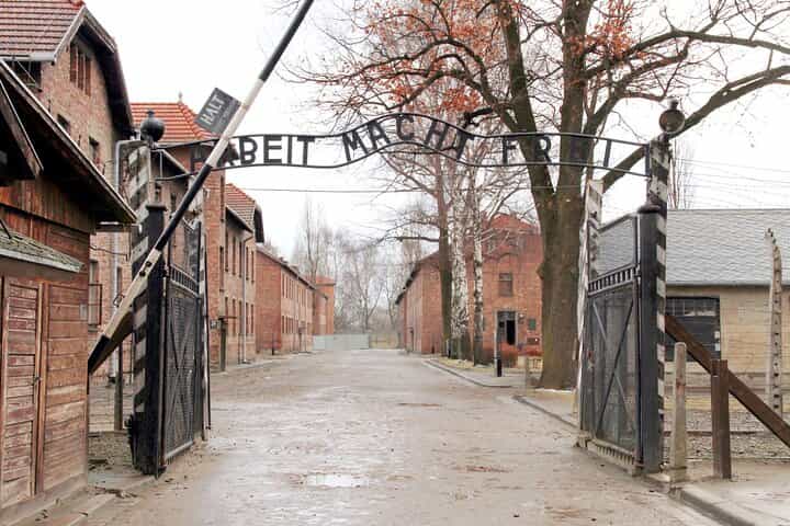 Krakow to Auschwitz-Birkenau: Private Round-Trip Experience