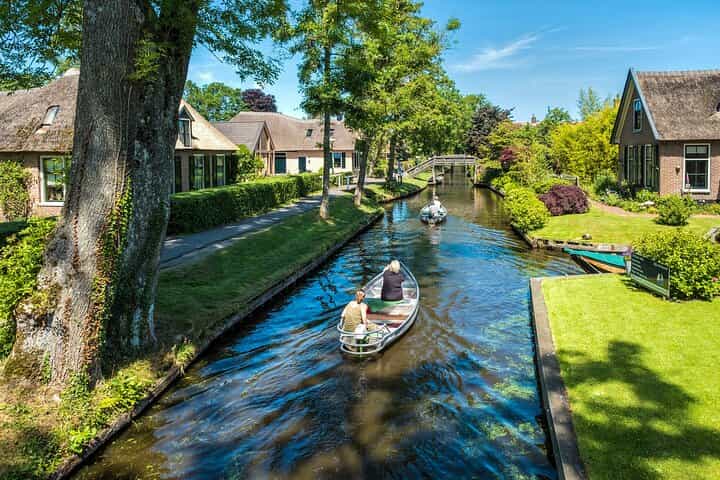 Private direct transfer from Rotterdam to Giethoorn