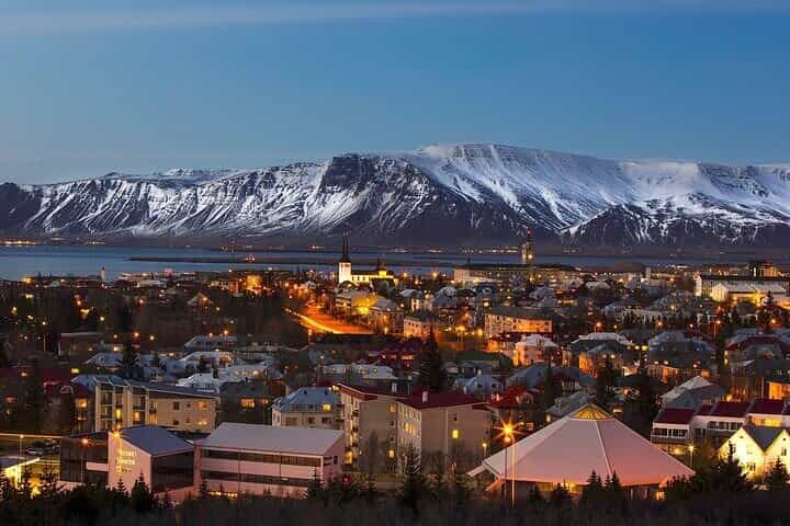 Private Transfer from Reykjavik to Keflavik Airport