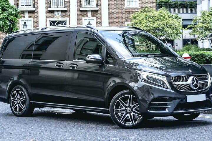 Arrival Transfer: Airport FRA to Frankfurt by Luxury Van