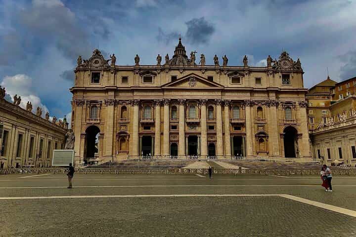St. Peter's Basilica tour with Italian guide