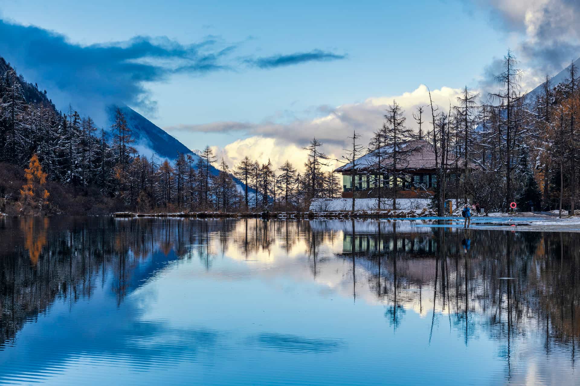 Shuangqiao Valley of Siguniang Mountain: Snow Mountains and Tibetan Culture