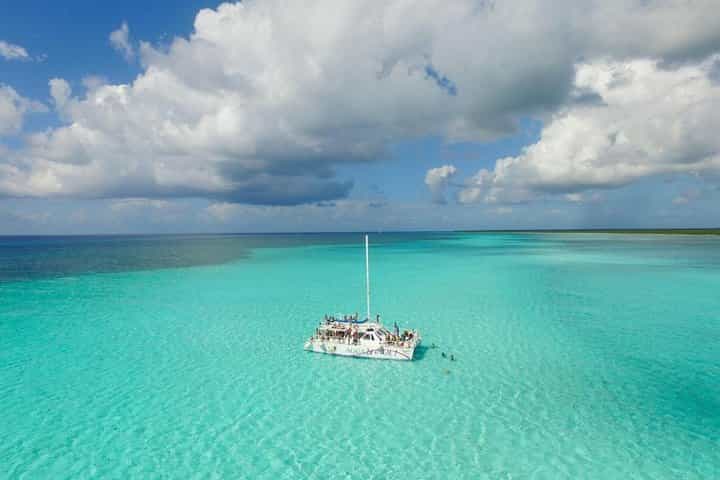 Cozumel: El Cielo Catamaran and Snorkel with Kuza Beach Club