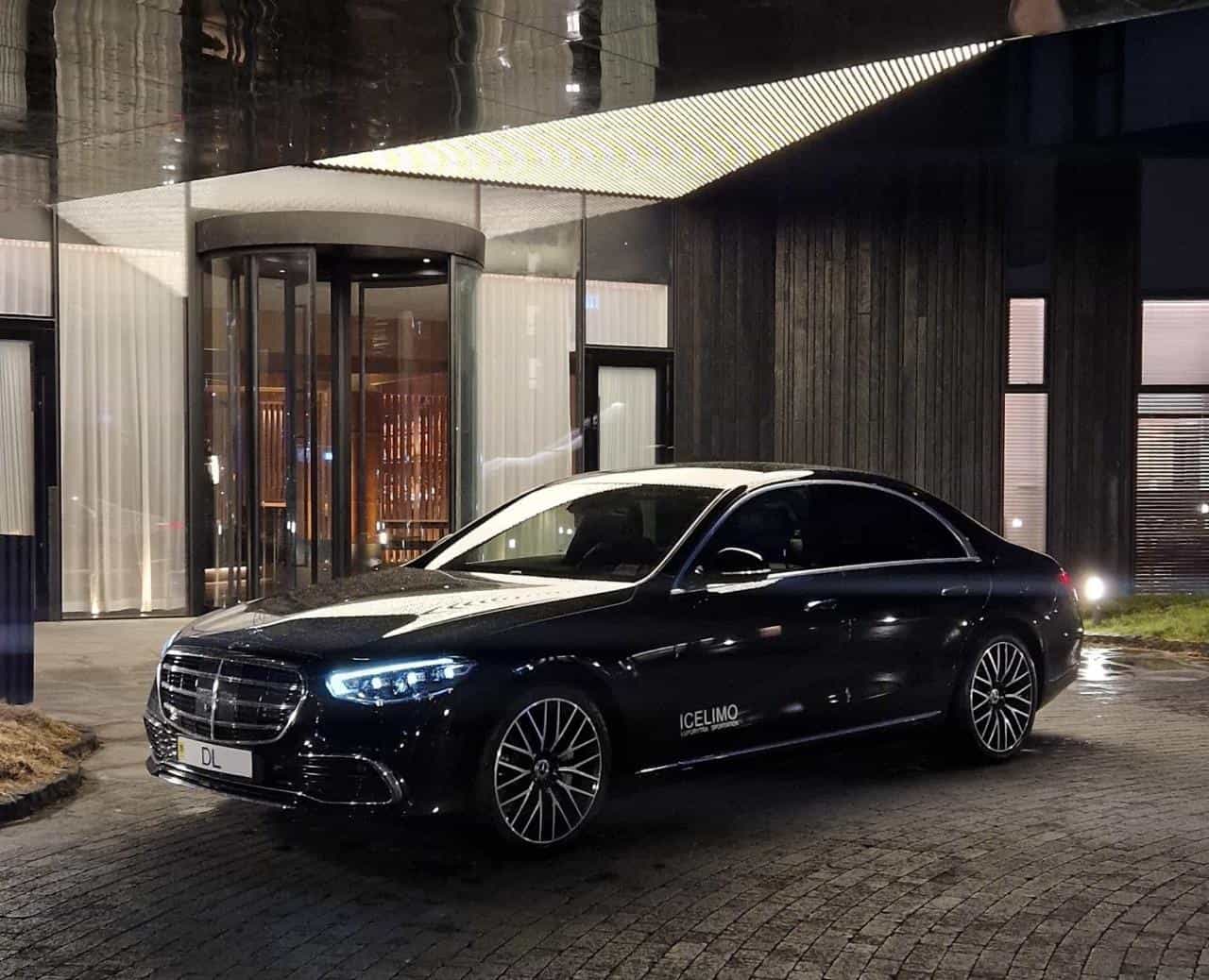 Private Transfer Reykjavik Airport RVK → Reykjavik - Private Jet - Luxury Sedan 2 Pax