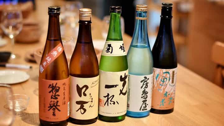 Sake Tasting Masterclass in Shinjuku (8+ Varieties with a Pro)