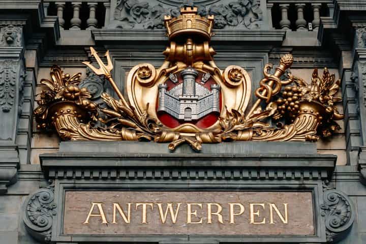Antwerp Self-Guided City Walking Tour & Scavenger Hunt