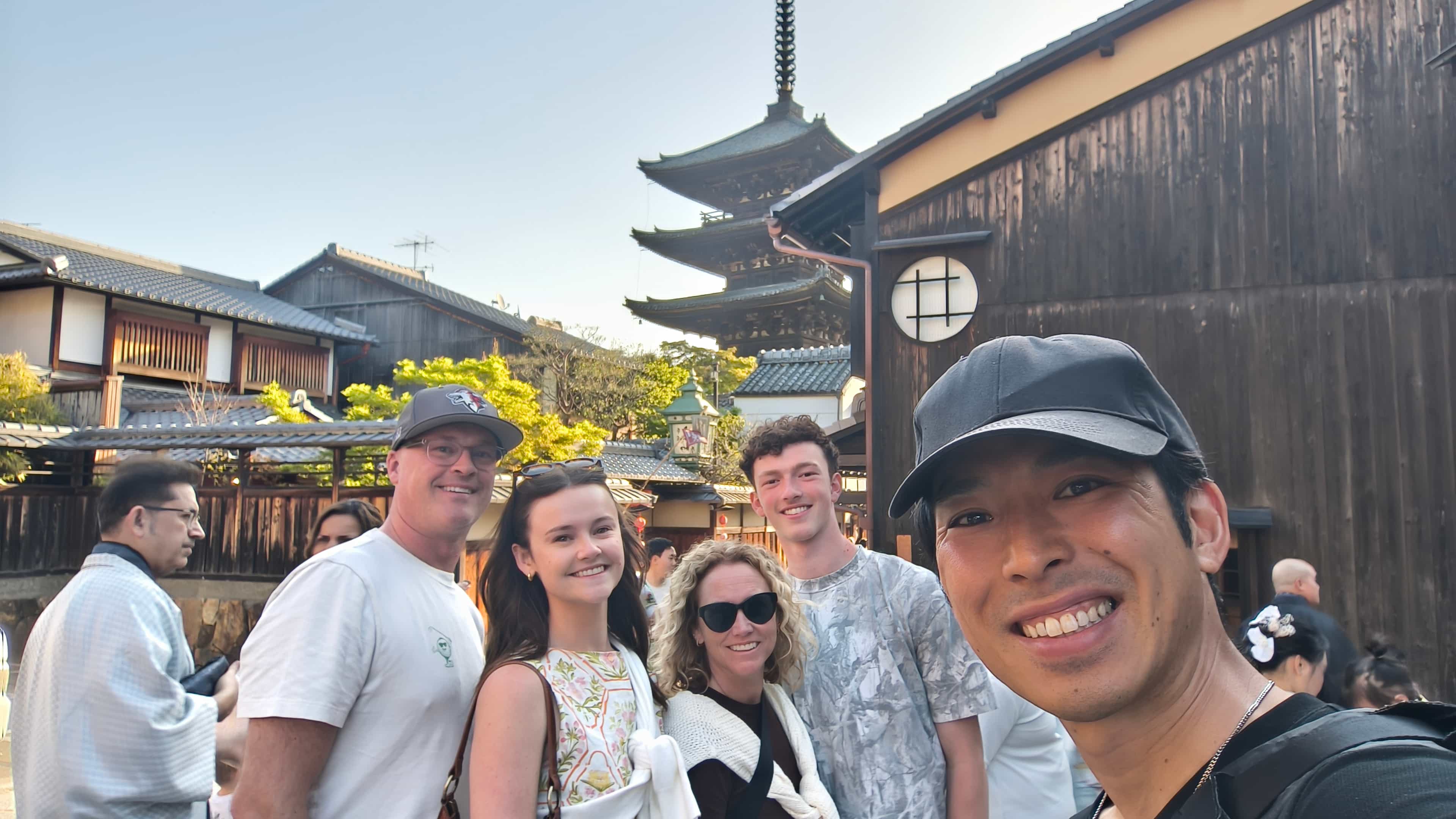 Kyoto Morning Walk / Avoid Crowds: Gion, Yasaka Pagoda & Kiyomizu
