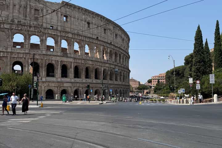 Rome & Castelli Romani Private Tour by Mercedes