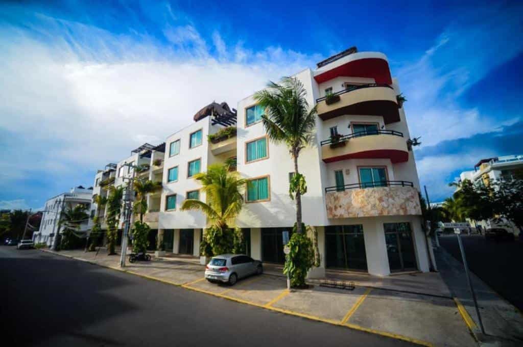 Private Shuttle from Condo Hotel Encanto Riviera to Cancun Airport