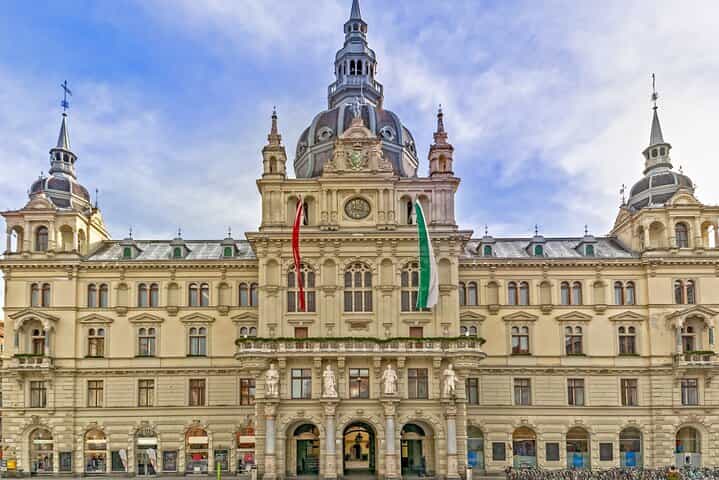 Graz Self-Guided City Walking Tour & Scavenger Hunt