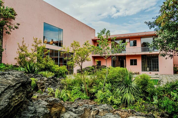 EXCLUSIVE TOUR Luis Barragán Casa Pedregal - small groups
