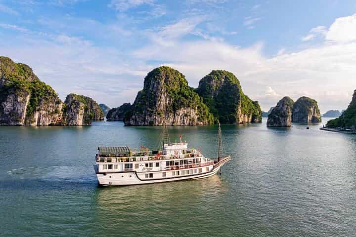Renea Cruises: 2-Day Journey to Hidden Beauty of Bai Tu Long Bay