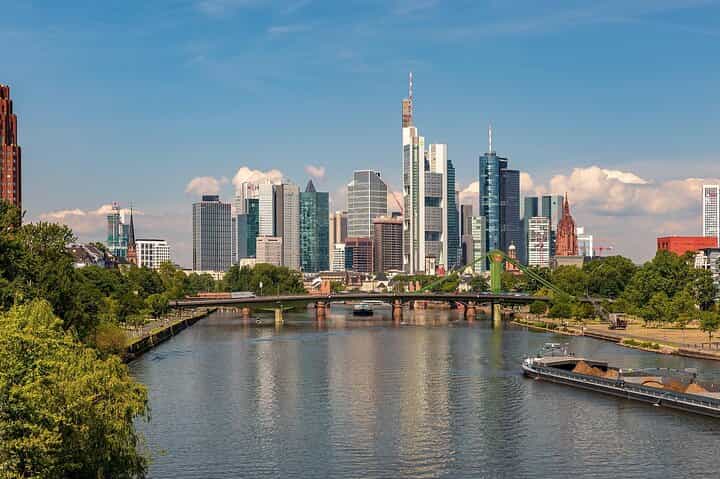 Frankfurt Private Walking Tour With a Local Guide