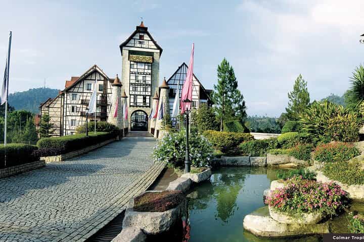 Colmar Tropicale and Batu Caves Day Trip (SIC/Shared Tour)