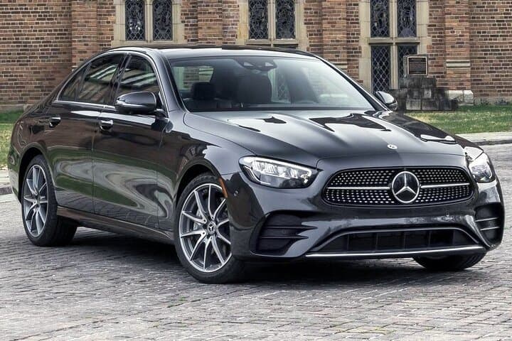 Airport Transfer: Warsaw Airport WAW to Warsaw by Business Car