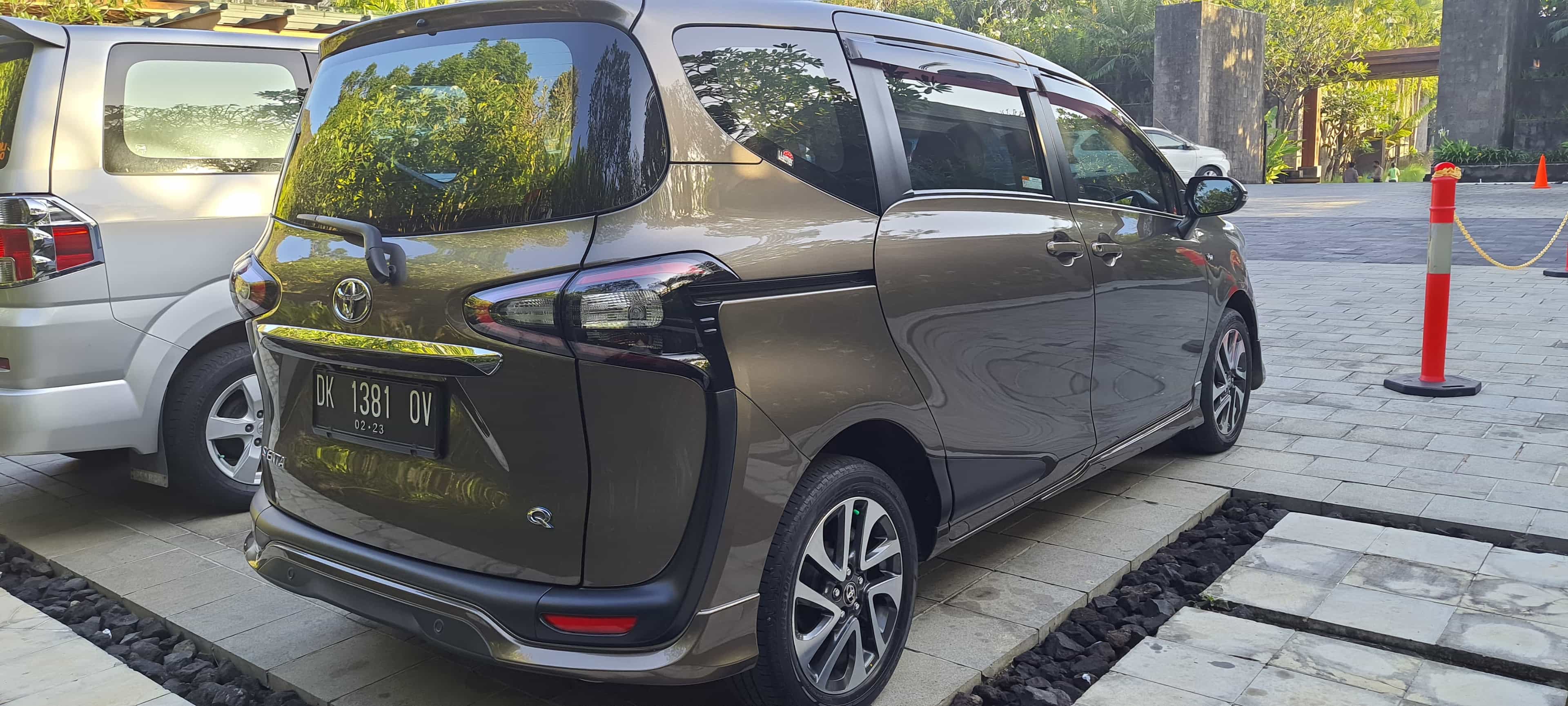Bali Airport Transfer Check in or Check out Sanur Area Luxury Car
