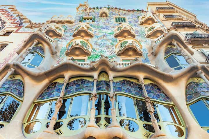 Barcelona Self-Guided City Walking Tour & Scavenger Hunt