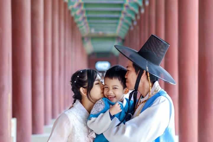 Korea Hanbok Private Photoshoot in Gyeongbokgung Family/Group