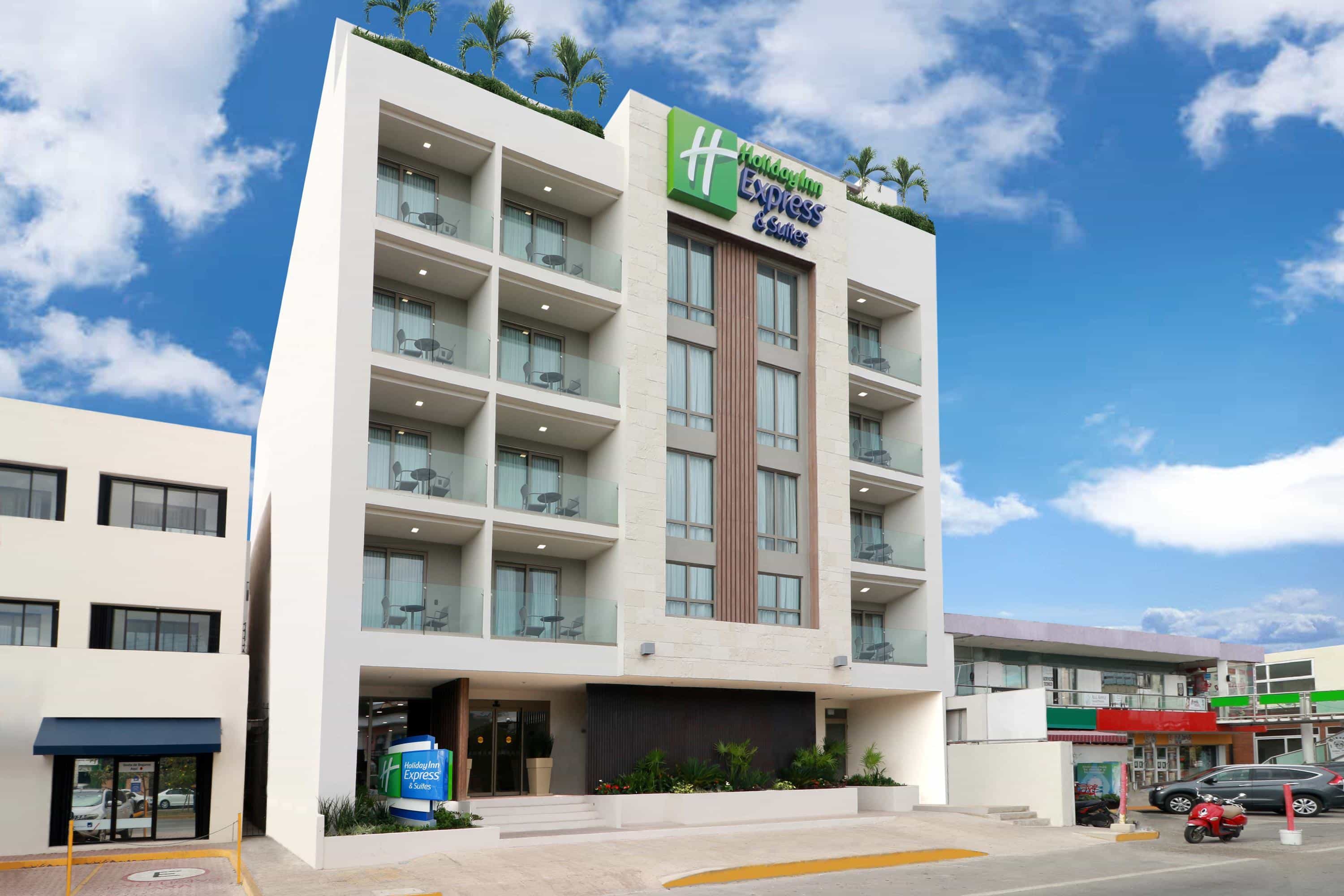Private Shuttle from Cancun Airport to Holiday Inn Express & Suites Playa del Carmen