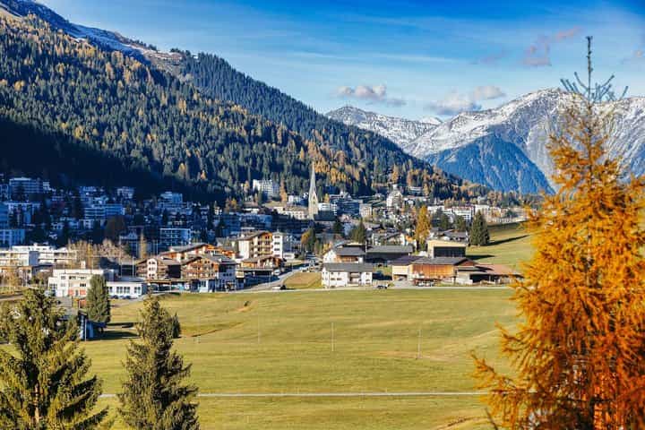 Davos Highlights: Culture, Shopping Streets & Alpine Beauty