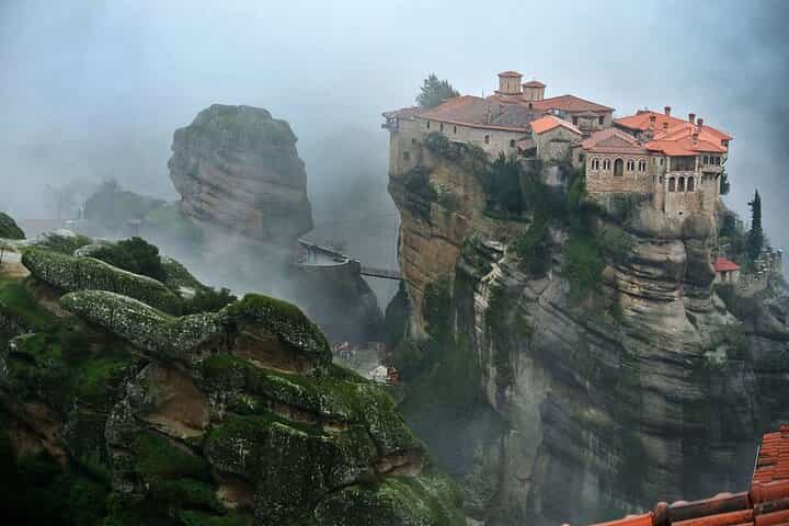 Delfi & Meteora 2 Days Private Sightseeing Tour