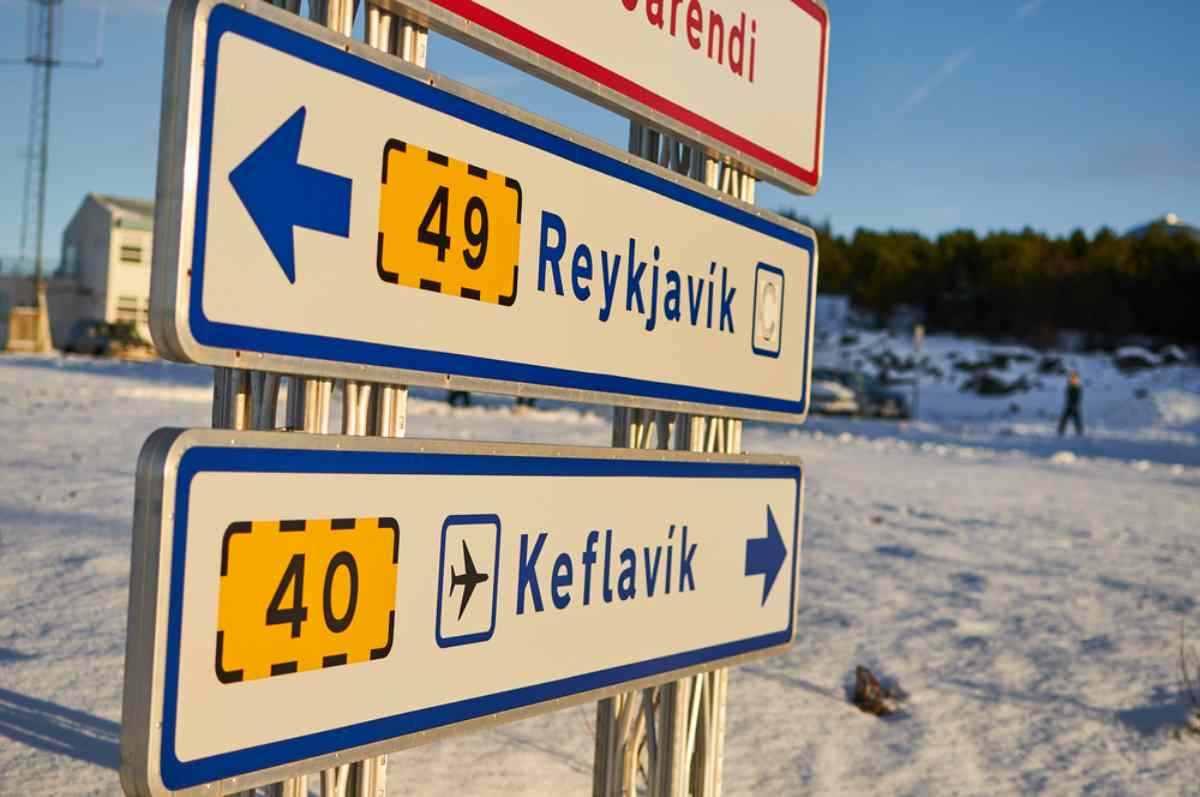 Keflavik Airport: Private Transfer to/from Reykjavik - Optional Blue Lagoon Stop