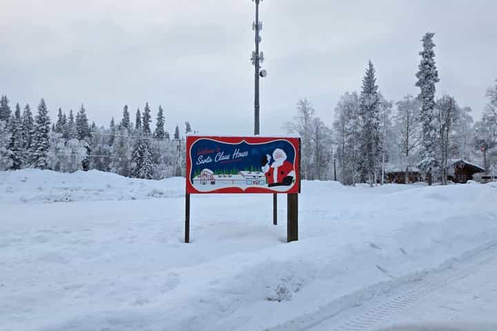 North Pole Express Shuttle to See Santa Shops and Photo Ops