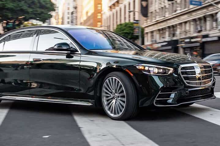 Airport Transfer: Heathrow Airport LHR to London by Luxury Car