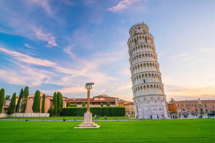 Pisa Scavenger Hunt & Highlights Self-Guided Walking Tour