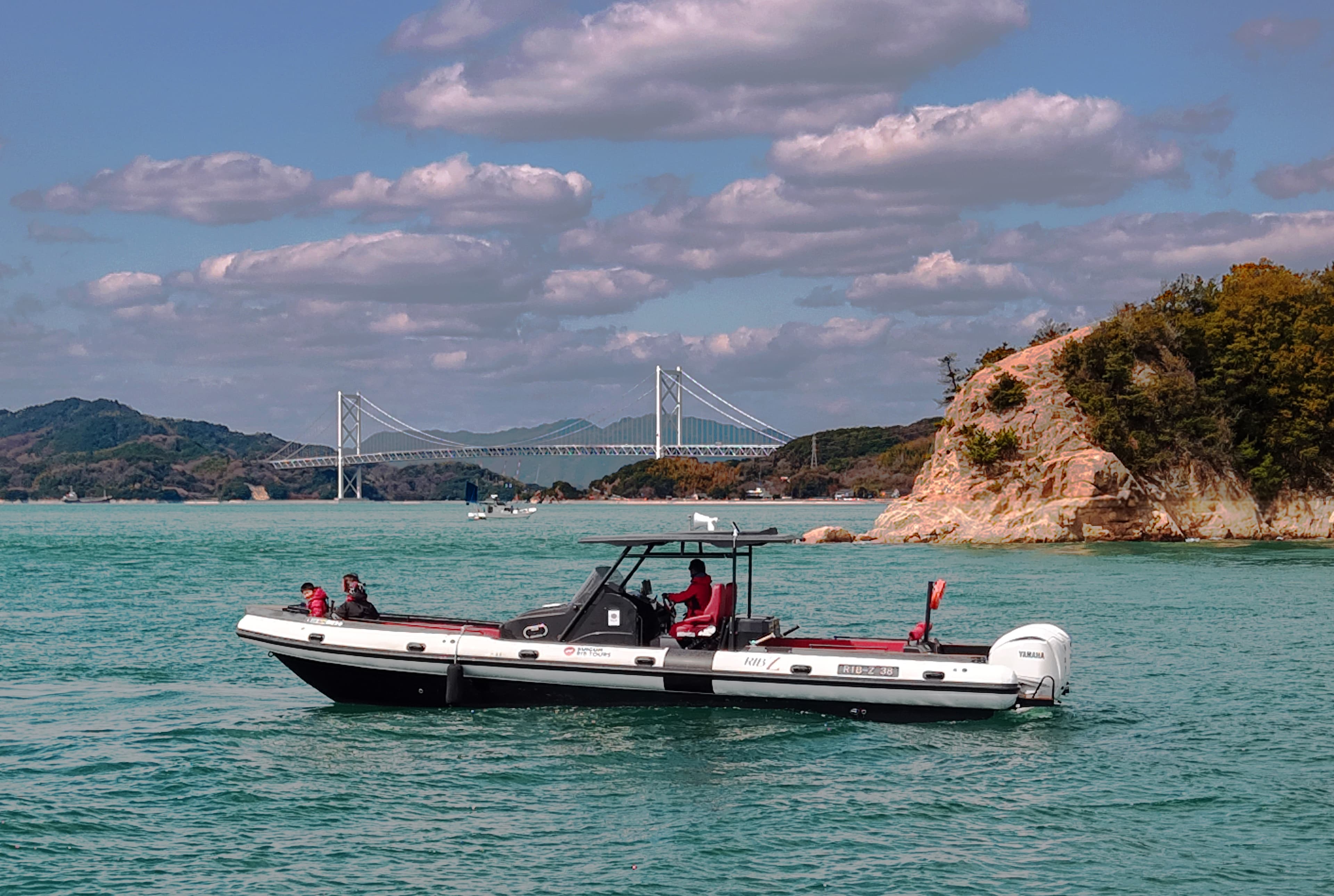 向島・岩子島一周アドベンチャークルーズ