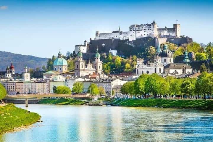 Vienna to Munich Private Transfer with Salzburg Stop