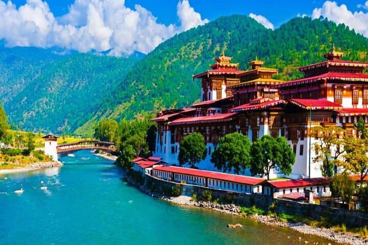 BT-Enchanting Bhutan tour with Guide 1 week Tour from Thimphu