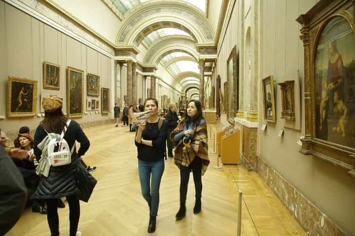 Louvre Museum Experience with Optional Macaron Tasting