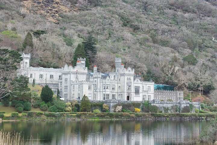 Private Connemara, & Kylemore Abbey Scenic Day Tour from Galway