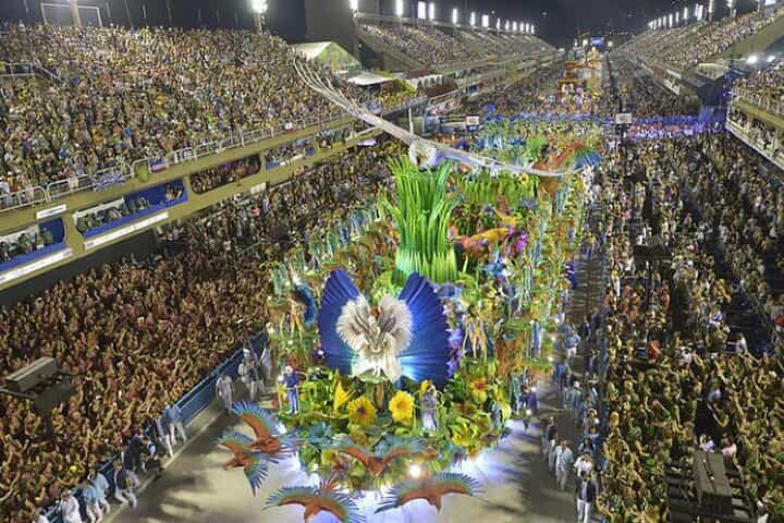 Rio Carnival Parade from a Prime Box – With Shuttle, Tour Guide, Food & Drink