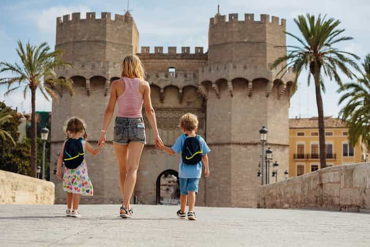 Valencia Private Family Tour with Churros, Parks & Science Museum