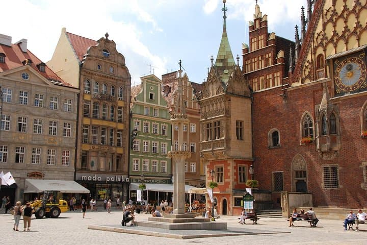 Private Transfer from Warsaw to Wroclaw with 2h of Sightseeing