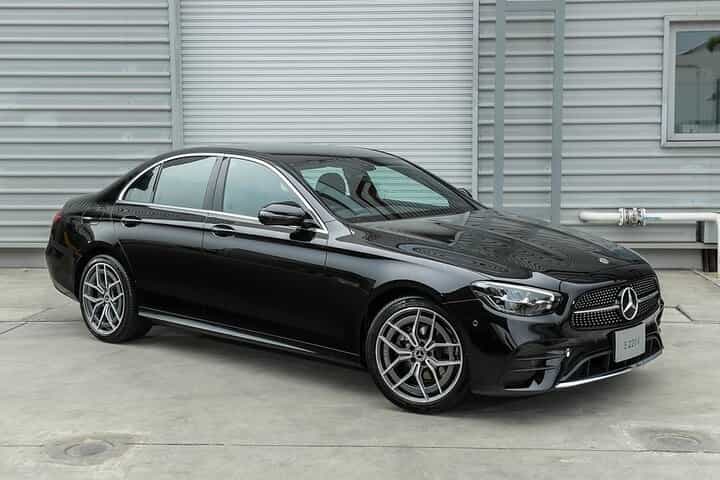 Airport Transfer: Yerevan Airport EVN to Yerevan by Business Car