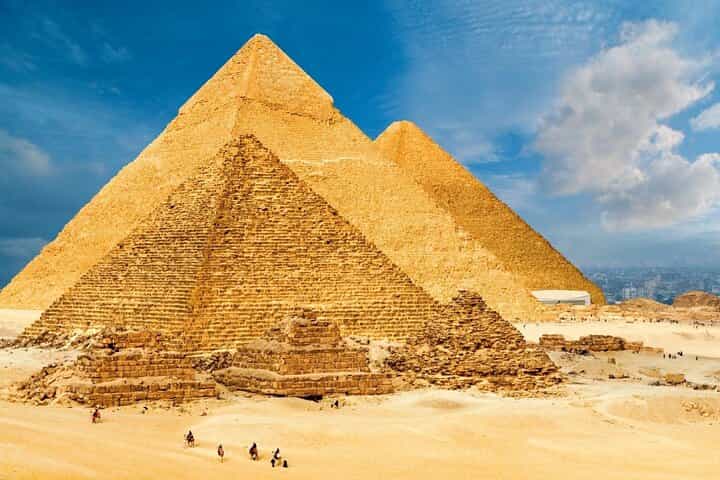 Day Tour to Giza Pyramids and the Nile on a Felucca Boat Tour