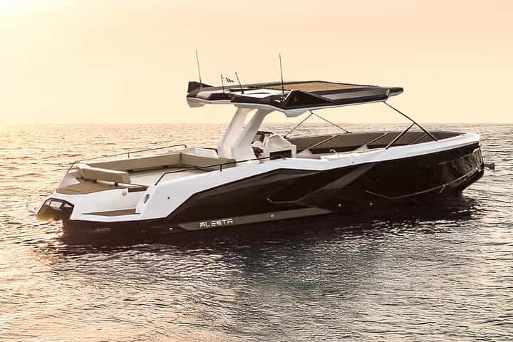 Milos: Private Yacht Tour—Kleftiko Sarakiniko Poliegos